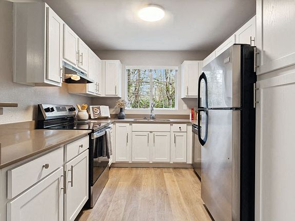 2nd image of 11103 SW Davies Rd #603