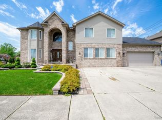 131 Rosemary St, Dearborn Heights, MI 48127