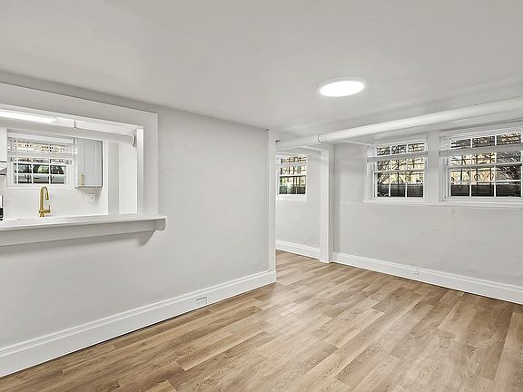 3rd image of 995 N Corona St APT 4