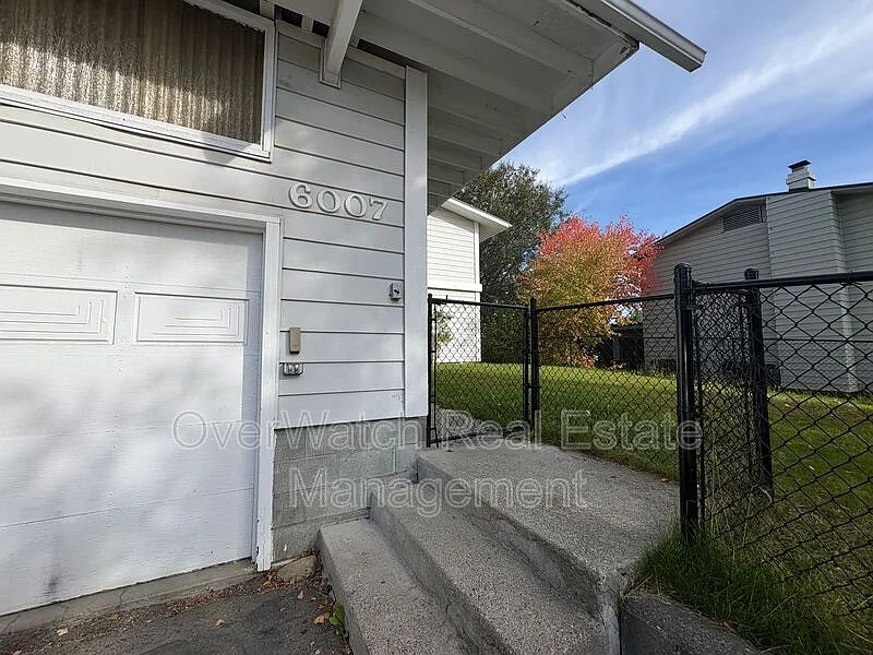 3 bed, 1.5 bath, 1434 sqft, $2,400 — Photo 1