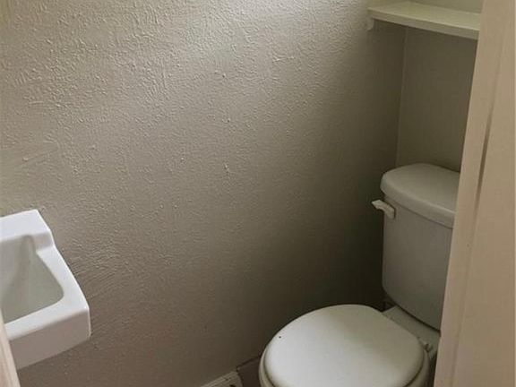 3rd image of 4889 Banbury Ct APT 4