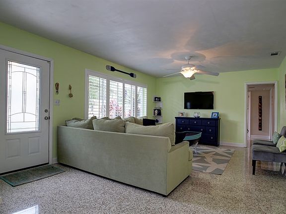 3rd image of 301 Cevera Dr