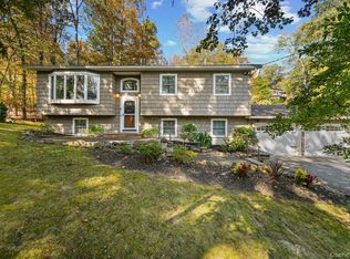 1179 E Mombasha Rd, Monroe, NY 10950