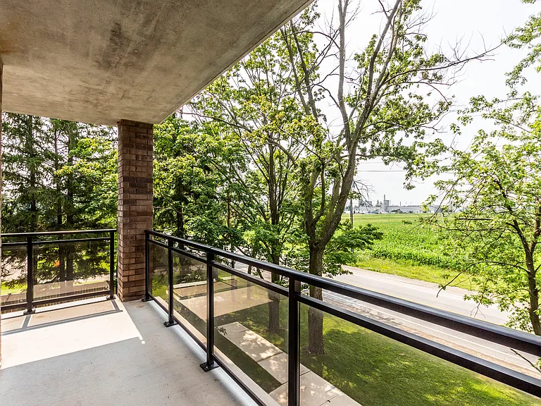 456 Lorne Ave W — Photo 12