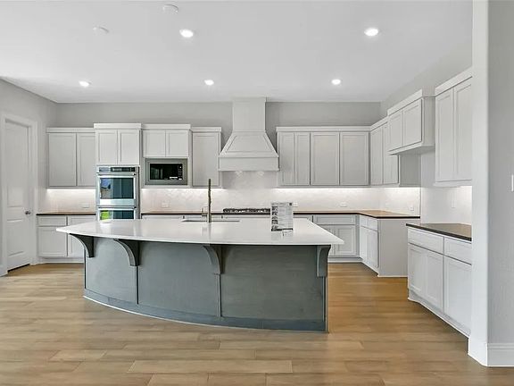 Homesite 6108 kitchen - staged