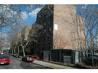 285 E 35th St APT 3D photo 1