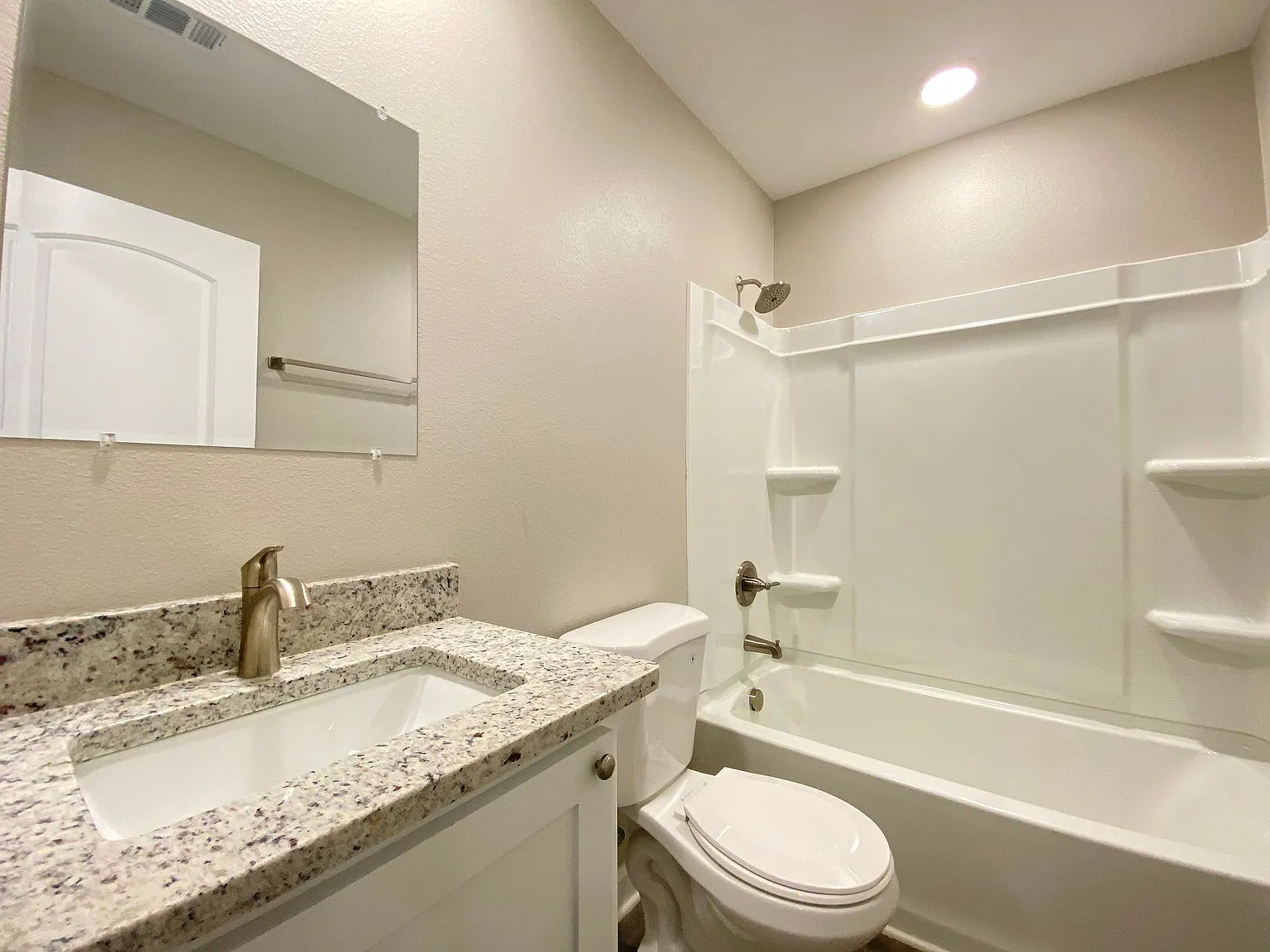 2019 Wright Ave B — Photo 4