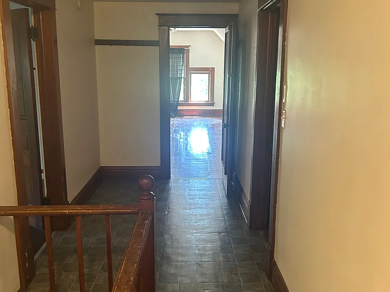 708 W Walnut St — Photo 3