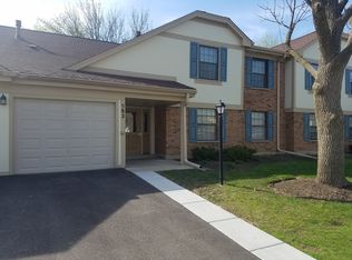582 Williamsburg Ct APT B2, Wheeling, IL 60090
