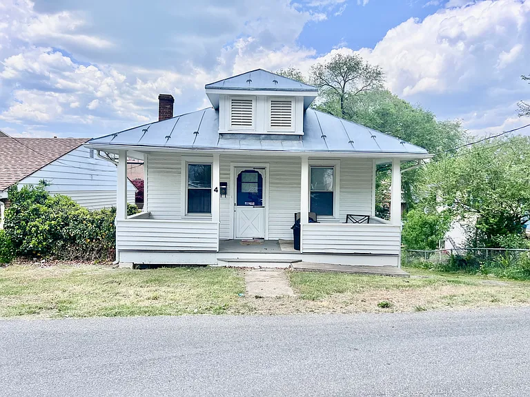 4 Tucker St — Photo 1