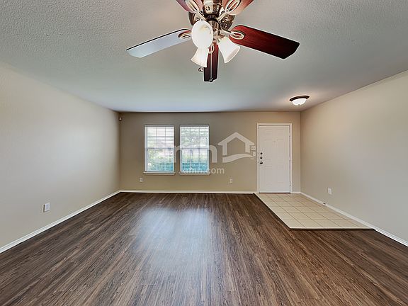 5th image of 529 Silver Leaf Dr