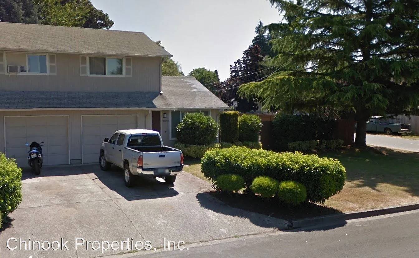 1825 Grove St photo 1