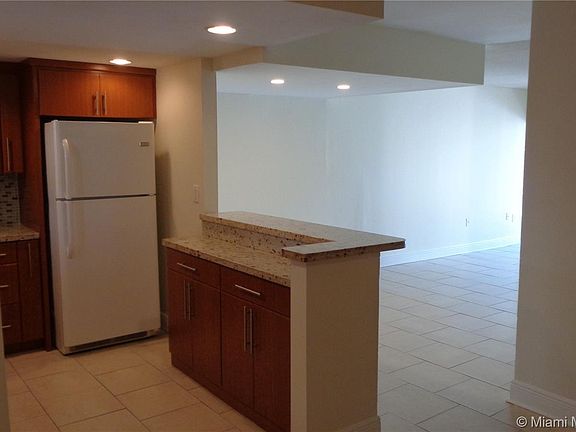 5th image of 9371 Fontainebleau Blvd APT I217