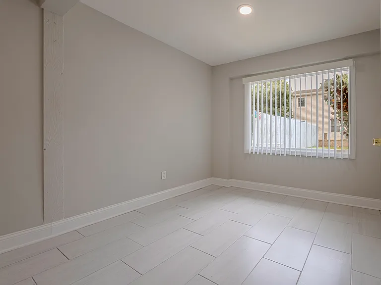 114 Mary Ave — Photo 9