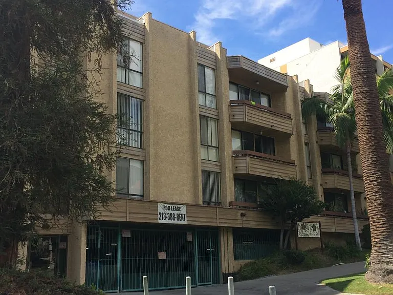 515 S Lafayette Park Pl — Photo 1