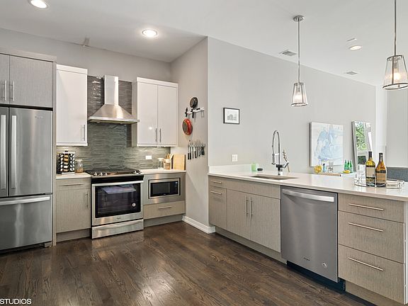 5th image of 2250 W Madison St Unit 1E