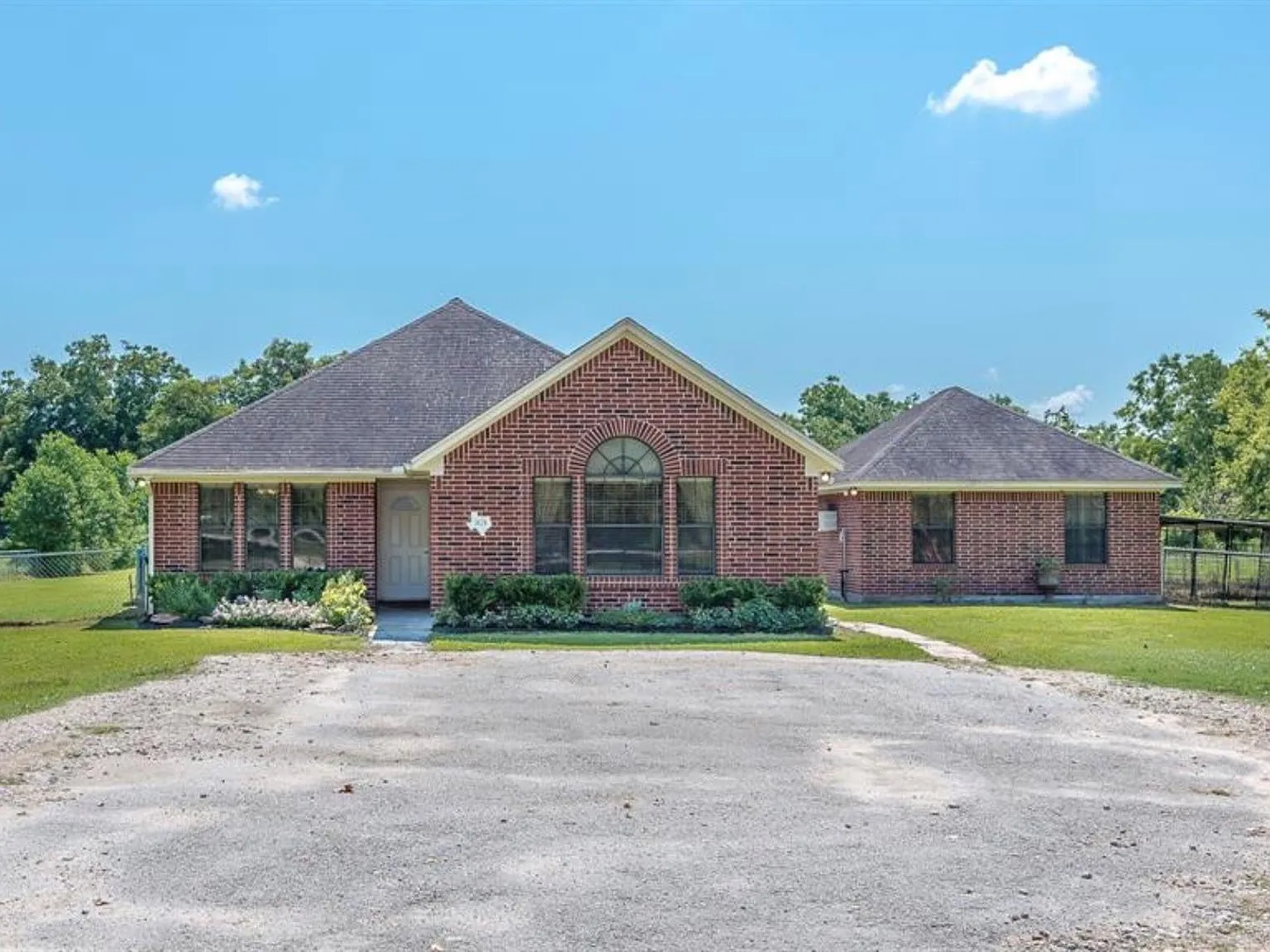3 bed, 3.0 bath, 1991 sqft, $2,500 — Photo 1
