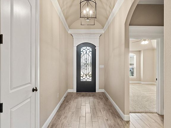 5th image of 538 Clearwater Pl