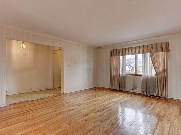 5th image of 23 Chatham Ct