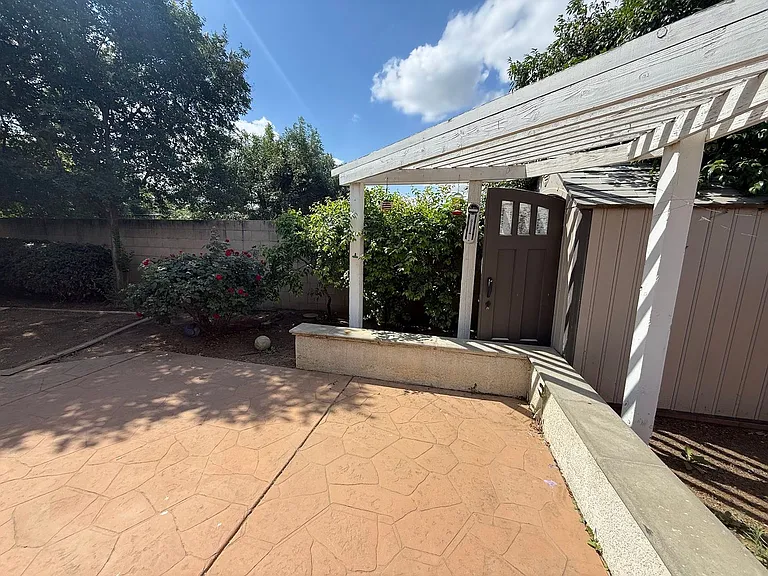 1764 Golden Way — Photo 30