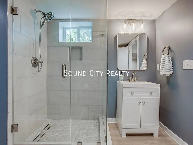 2929 Emery Dr — Photo 30
