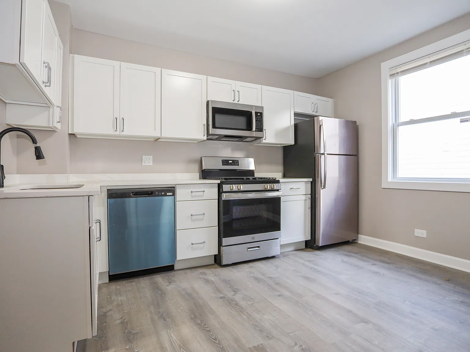 1 bed, 750 sqft, $1,900 — Photo 2