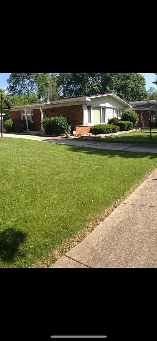 228 N Park Dr photo 1