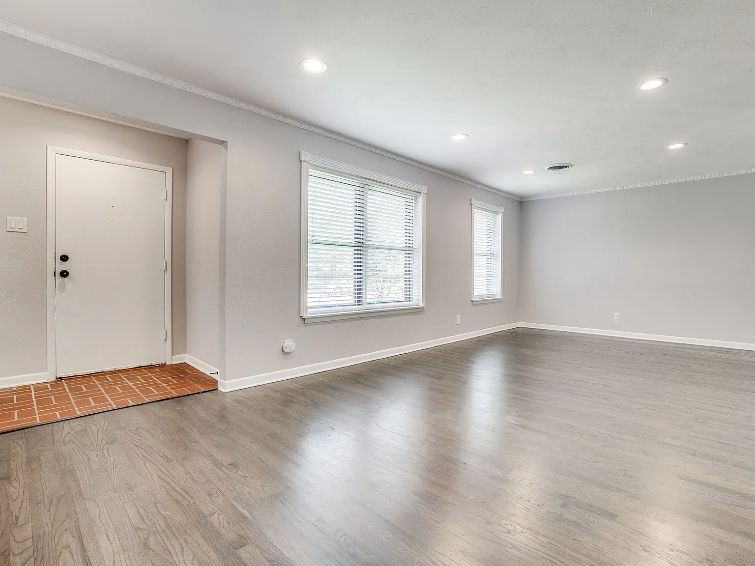 3 bed, 1729 sqft, $3,550 — Photo 2