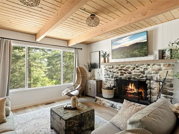 325 Primrose Cir, Lake Arrowhead, CA 92352
