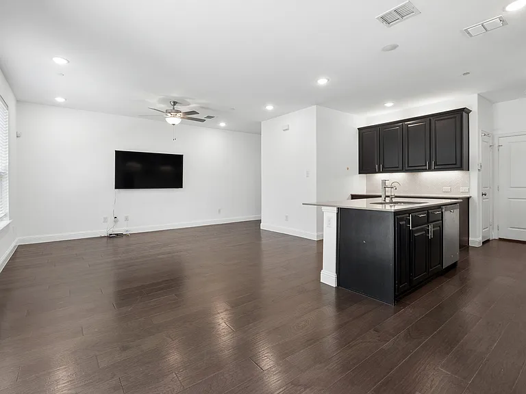 982 Mikaela Dr — Photo 10