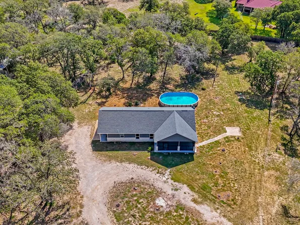 281 Wood Valley Dr, Adkins, TX 78101