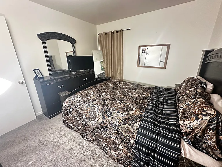 8719 E Grv — Photo 12