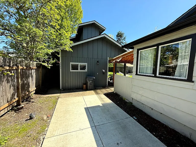 2523 Kincaid St — Photo 1