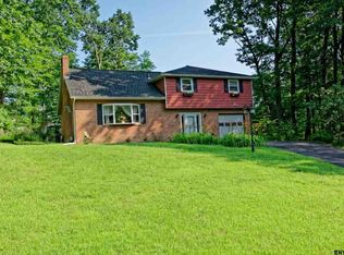 865 Harris Dr, Niskayuna, NY 12309