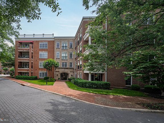 3rd image of 635 1st St APT 405