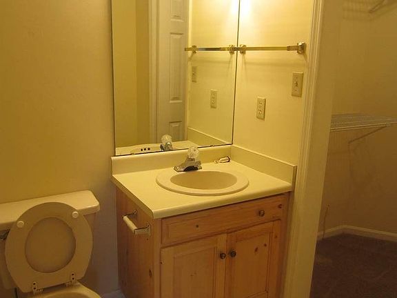 5th image of 302 Sawgrass Dr