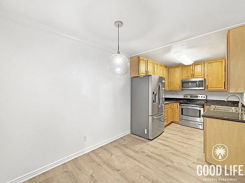 2 bed, 2.0 bath, 824 sqft, $2,650 — Photo 4