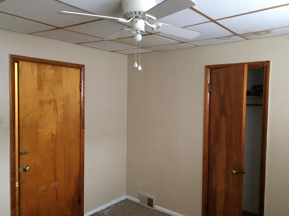 2nd image of 1015 Main St