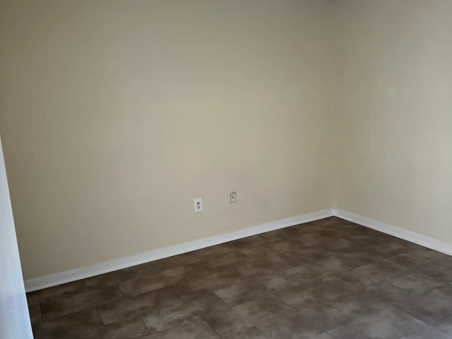 2 bed, 940 sqft, $1,300 — Photo 1