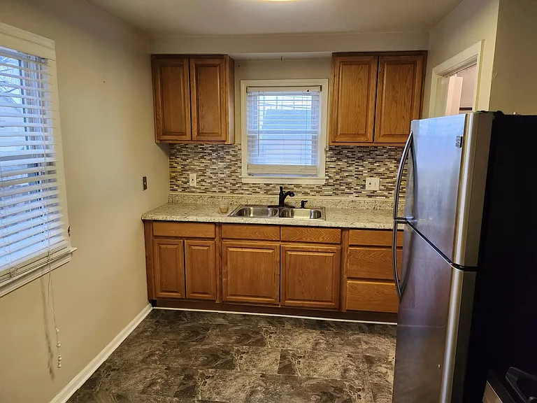 770 E Chesterfield St — Photo 6