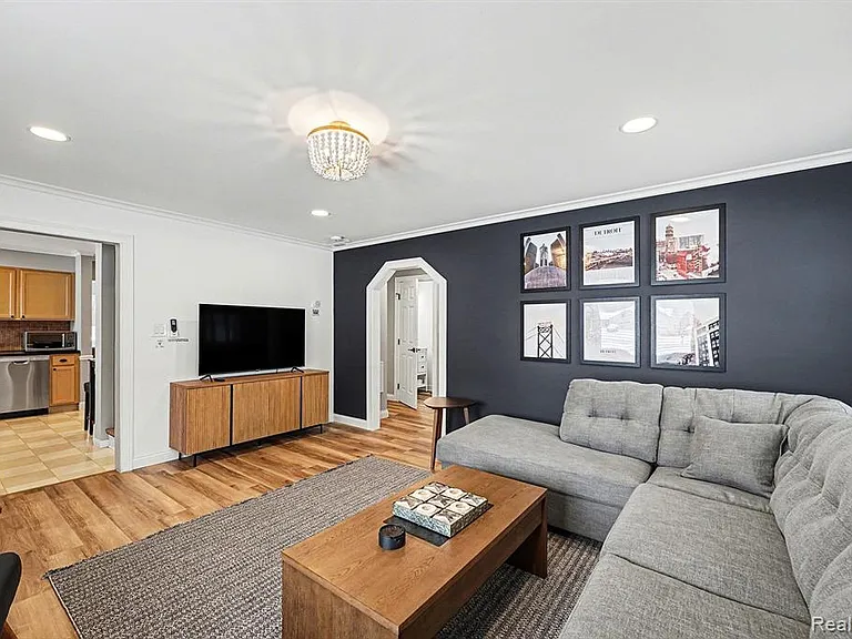 710 Hartland Dr — Photo 14