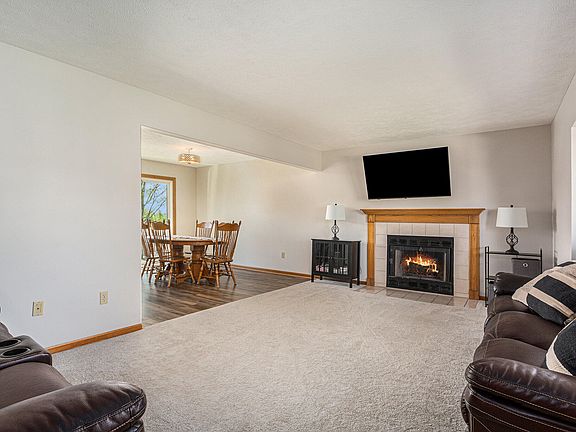 3rd image of 2973 Valley Ave NW