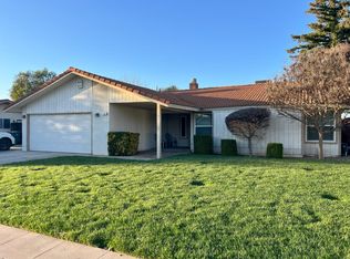 1581 Barstow Ave, Clovis, CA 93611