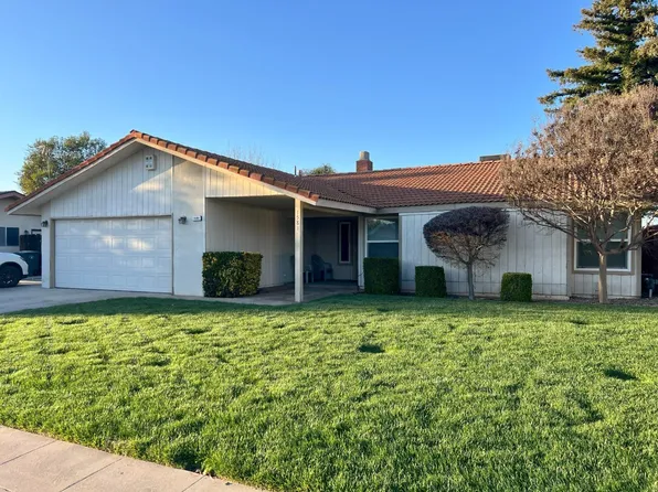 1581 Barstow Ave, Clovis, CA 93611