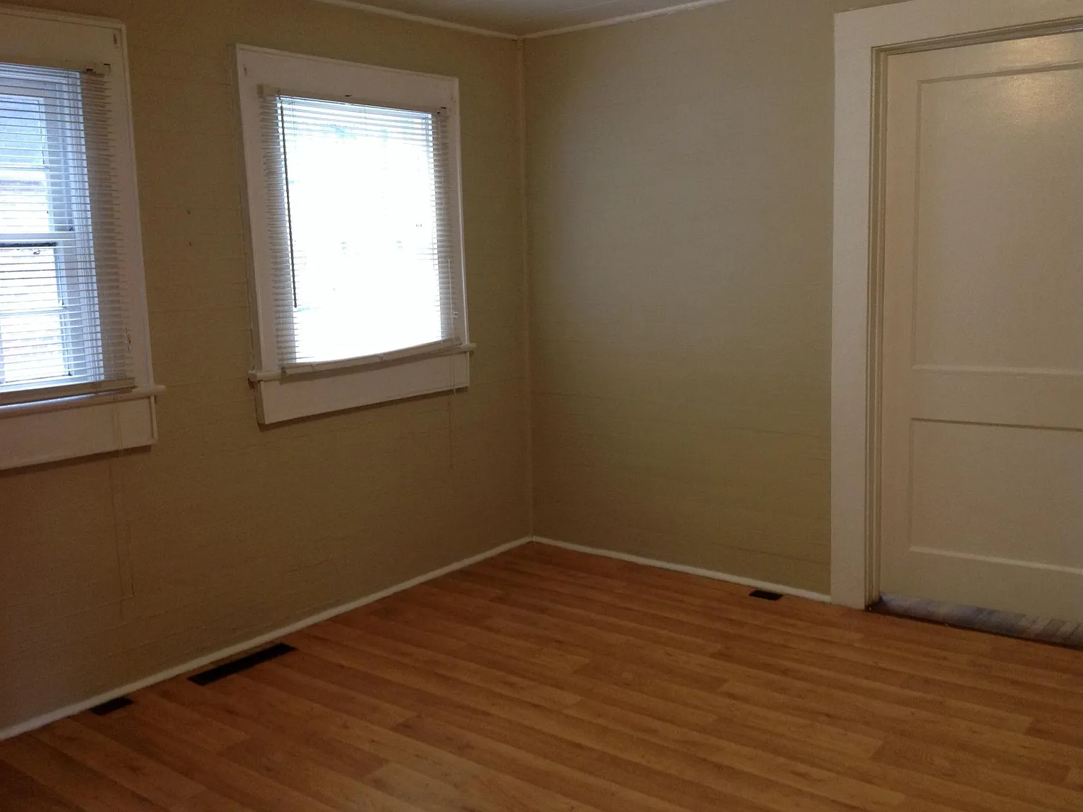 407 Church Ave NE — Photo 4
