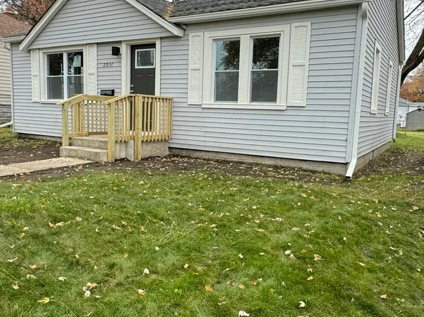 2926 State St, Lake Station, IN 46405