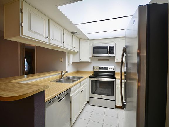 4th image of 540 N May St #2122
