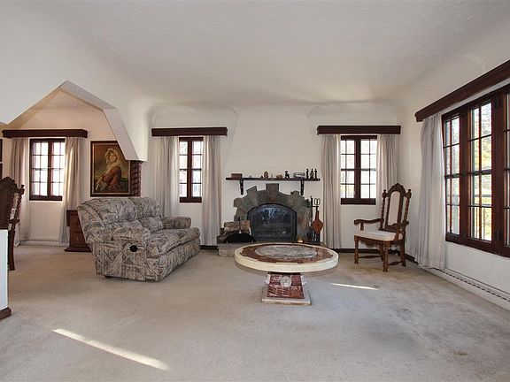 Extra Large Living Room!