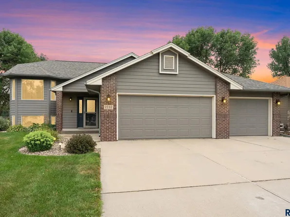 7247 W Chesapeake Ln, Sioux Falls, SD 57106