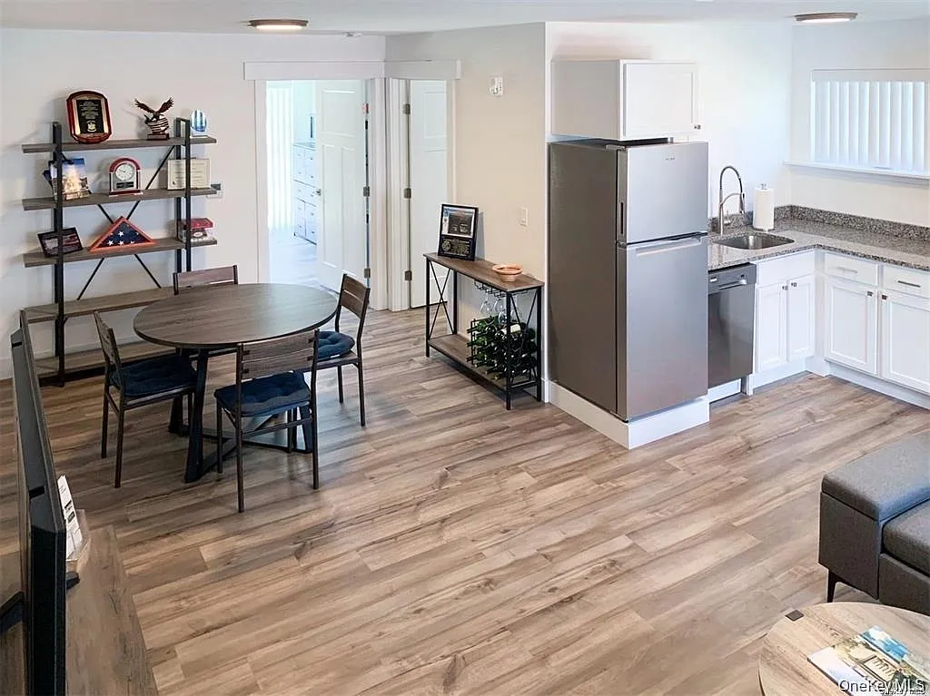 1 bed, 1.0 bath, 650 sqft, $2,300 — Photo 2